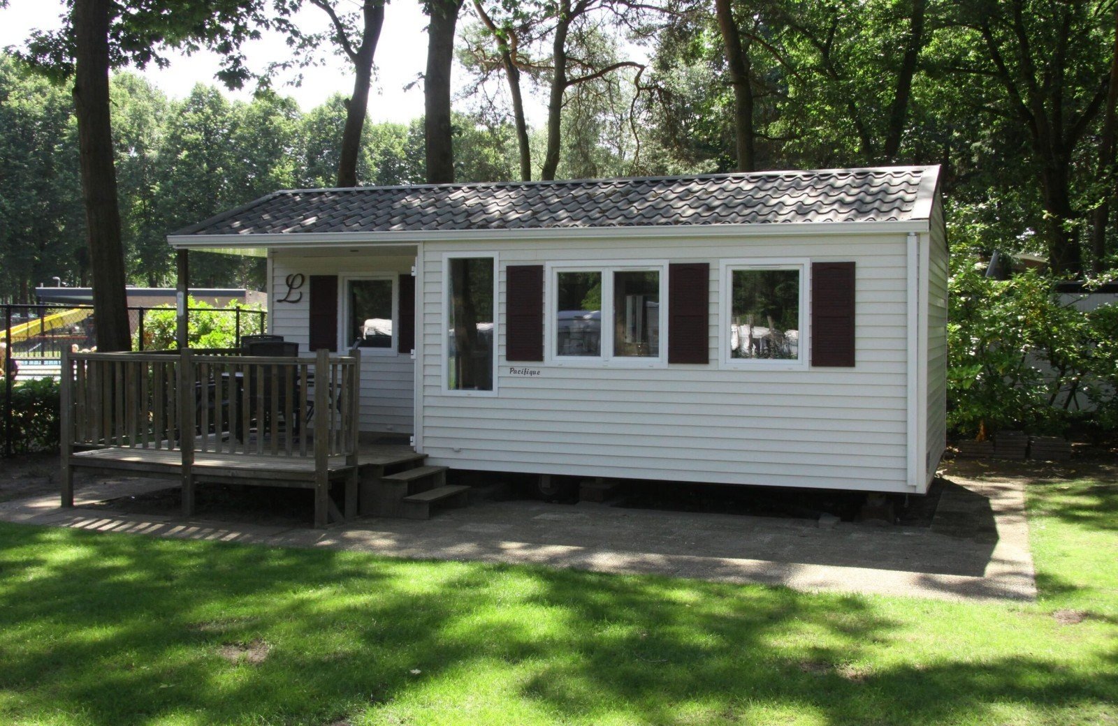 Beringerzand stacaravan 251 vanaf pad midden