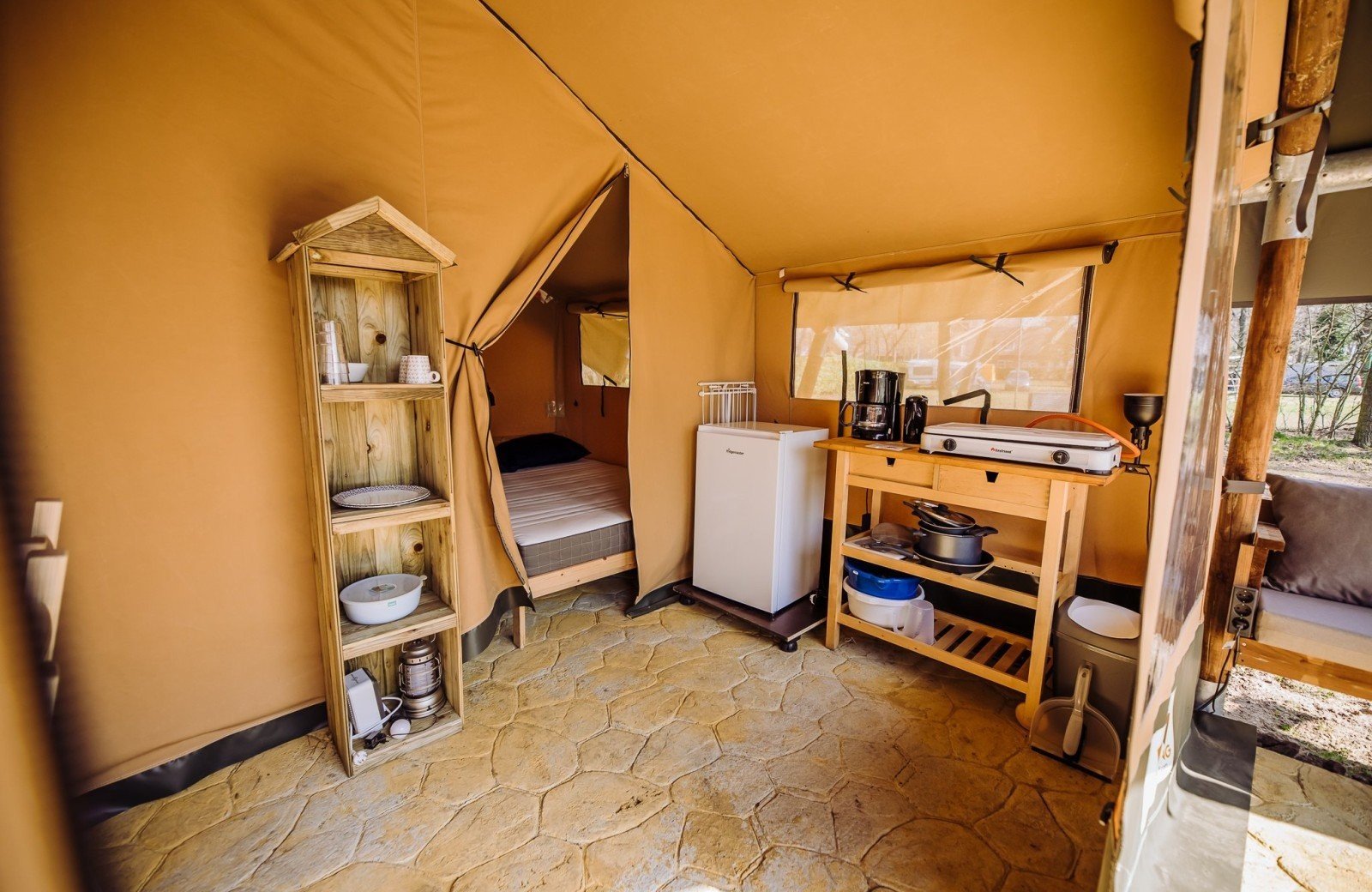 Bobbies-safaritent-6-personen-keukenblok