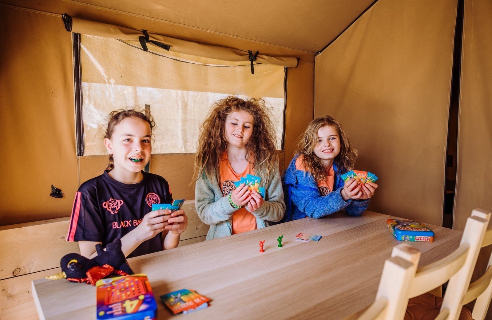 Bobbies-safaritent-eettafel