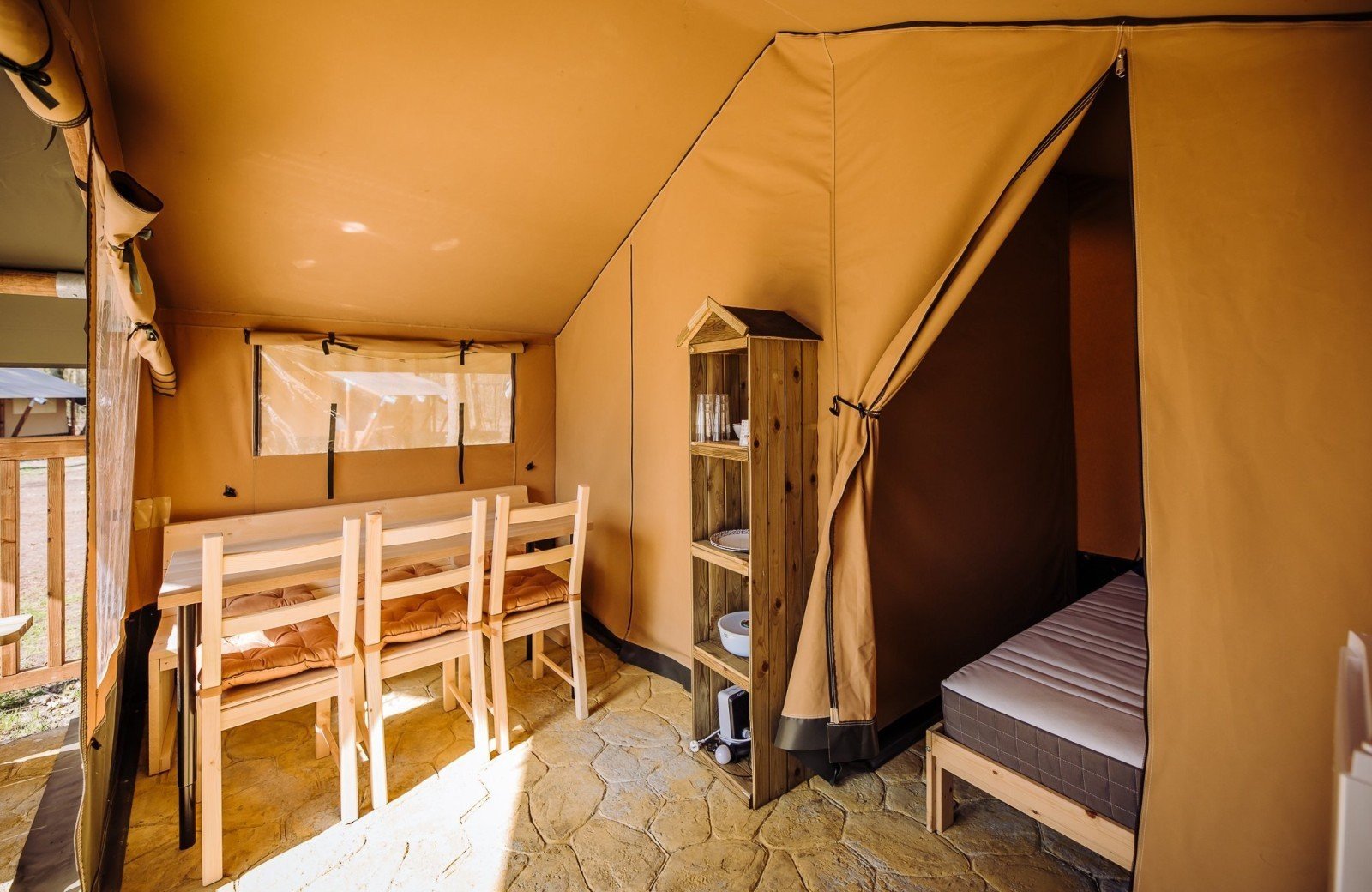 Bobbies-safaritent-interieur