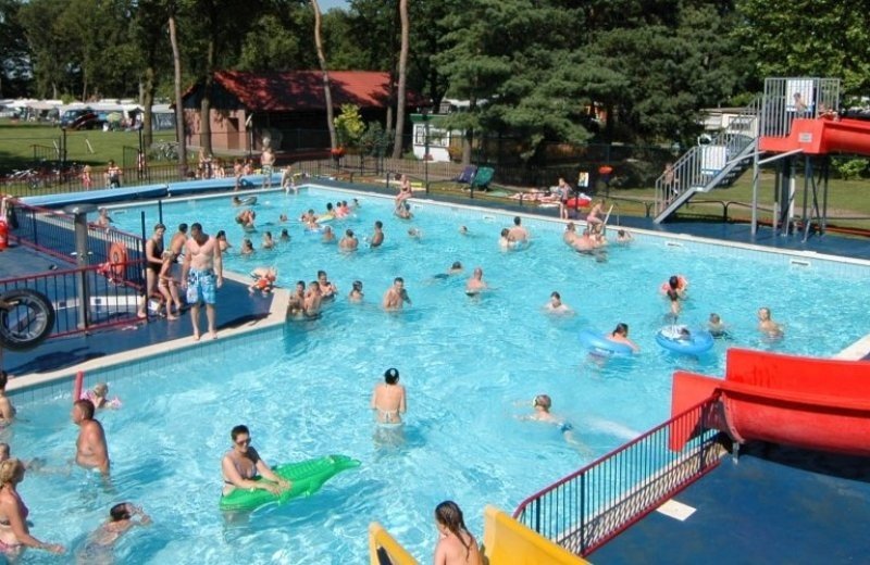 Buitenzwembad1